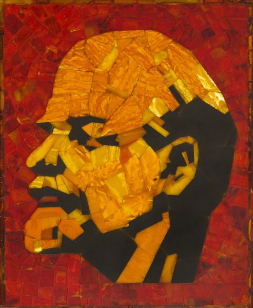 Портрет В.И. Ленина. Янтарное панно. 
